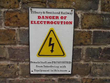 Electrocution railway sign